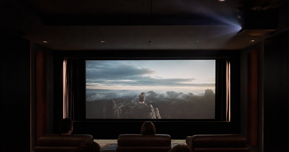 Which screen aspect ratio should a dedicated home cinema be designed around?